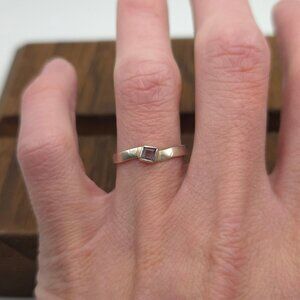 Size 7.5 925 Sterling Silver Purple Square Glass Gem Ring